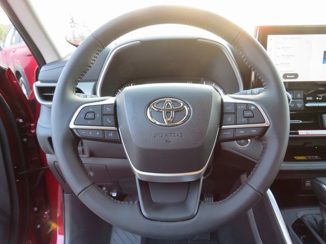 New 2025 Toyota Highlander XLE image 36