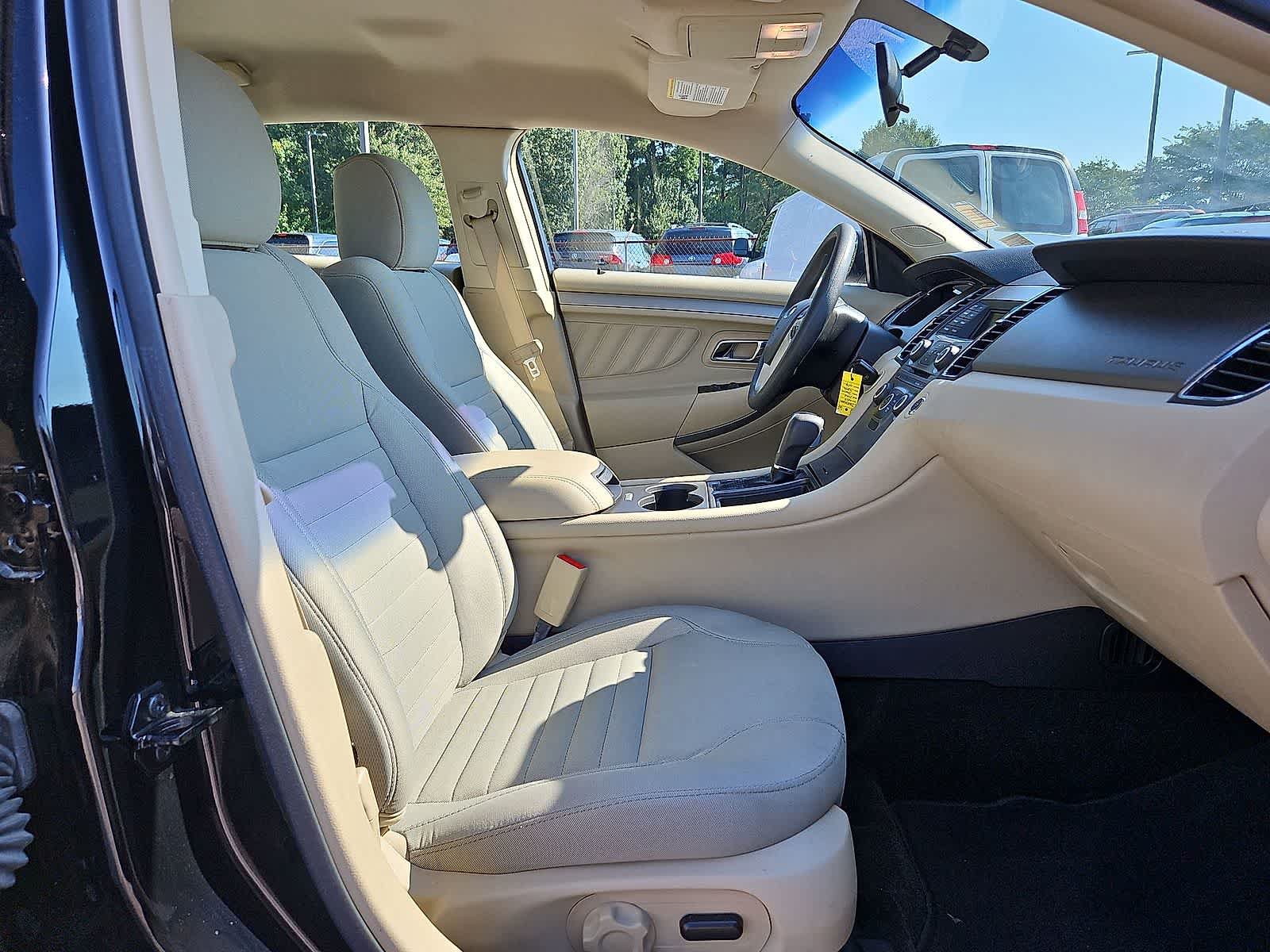 Used 2018 Ford Taurus SE FWD image 31