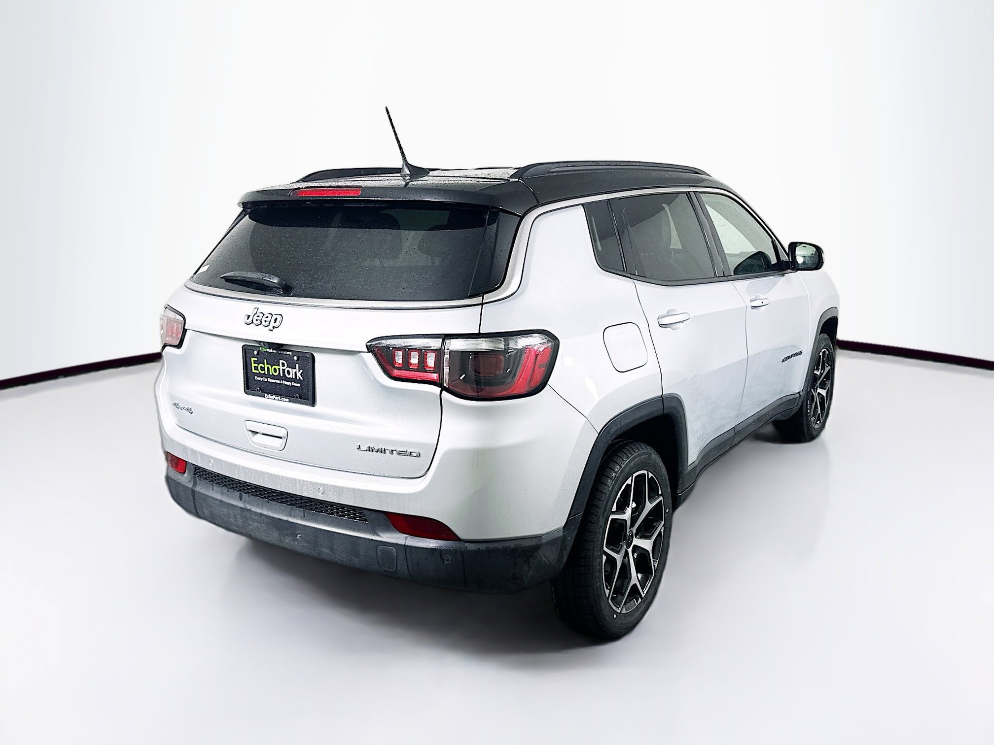 Used 2025 Jeep Compass Limited image 9