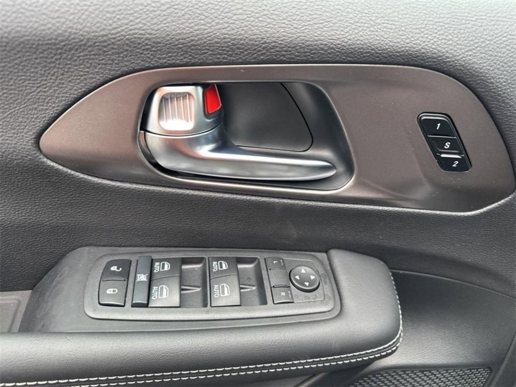 New 2025 Chrysler Pacifica Select w/ Uconnect Theater Family Group image 12