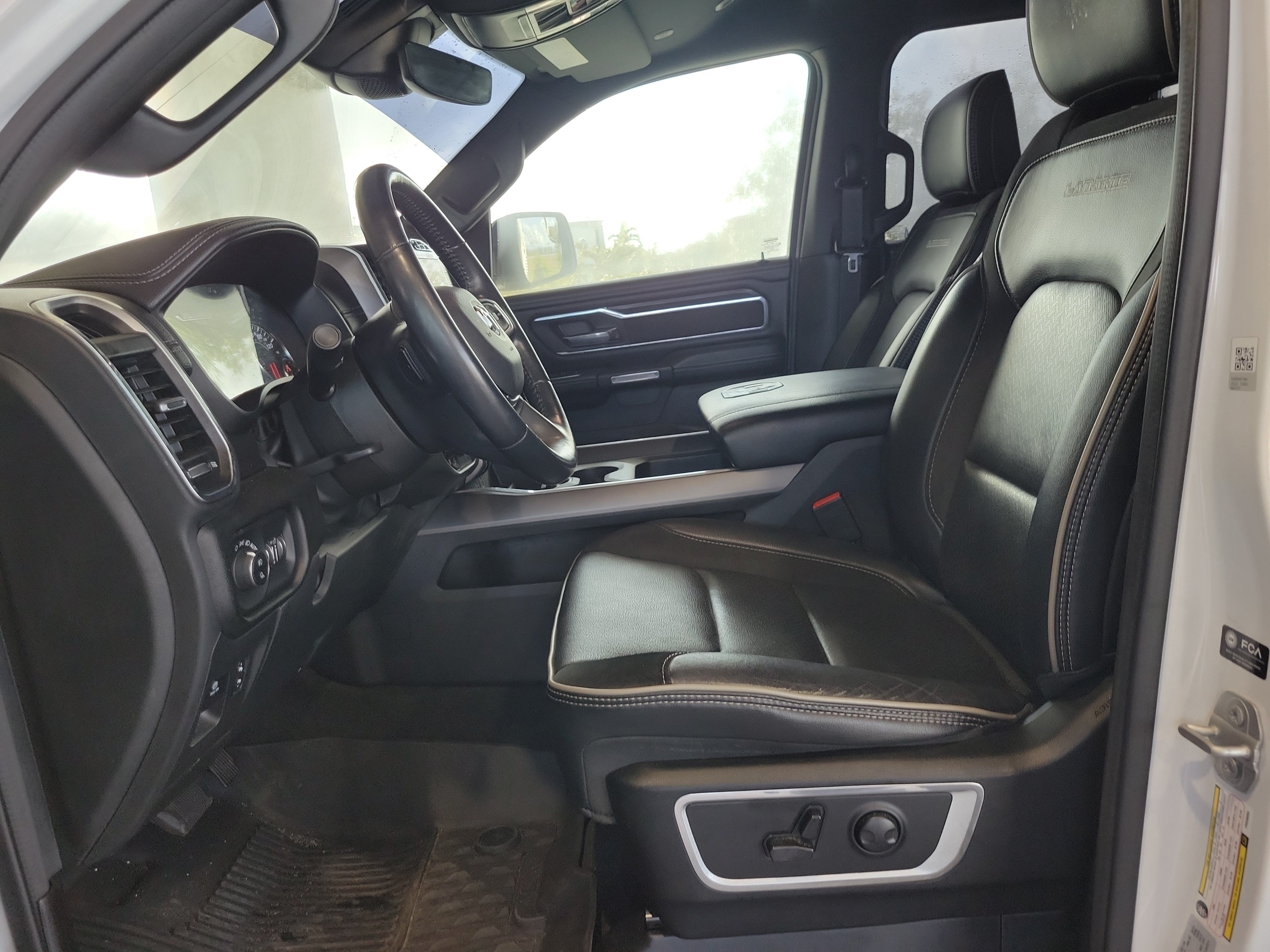 Used 2023 RAM 1500 Laramie AWD/4WD image 18