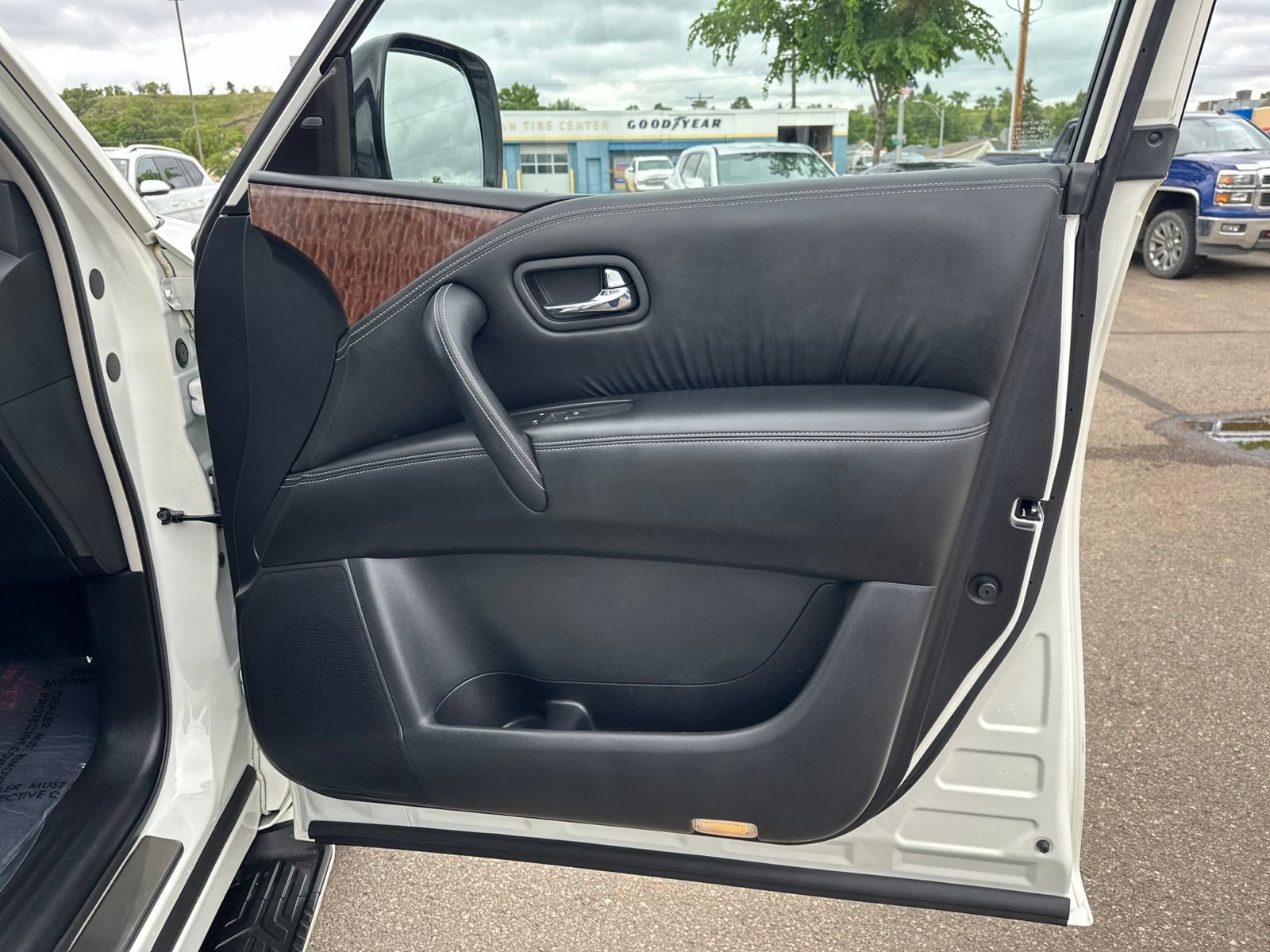 Used 2020 Nissan Armada Platinum w/ Captain's Chairs Package AWD/4WD image 44