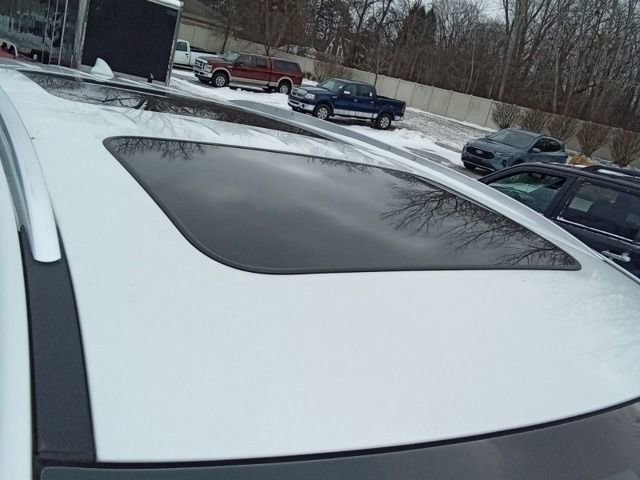 Used 2024 Buick Enclave Essence w/ Experience Buick Package image 2