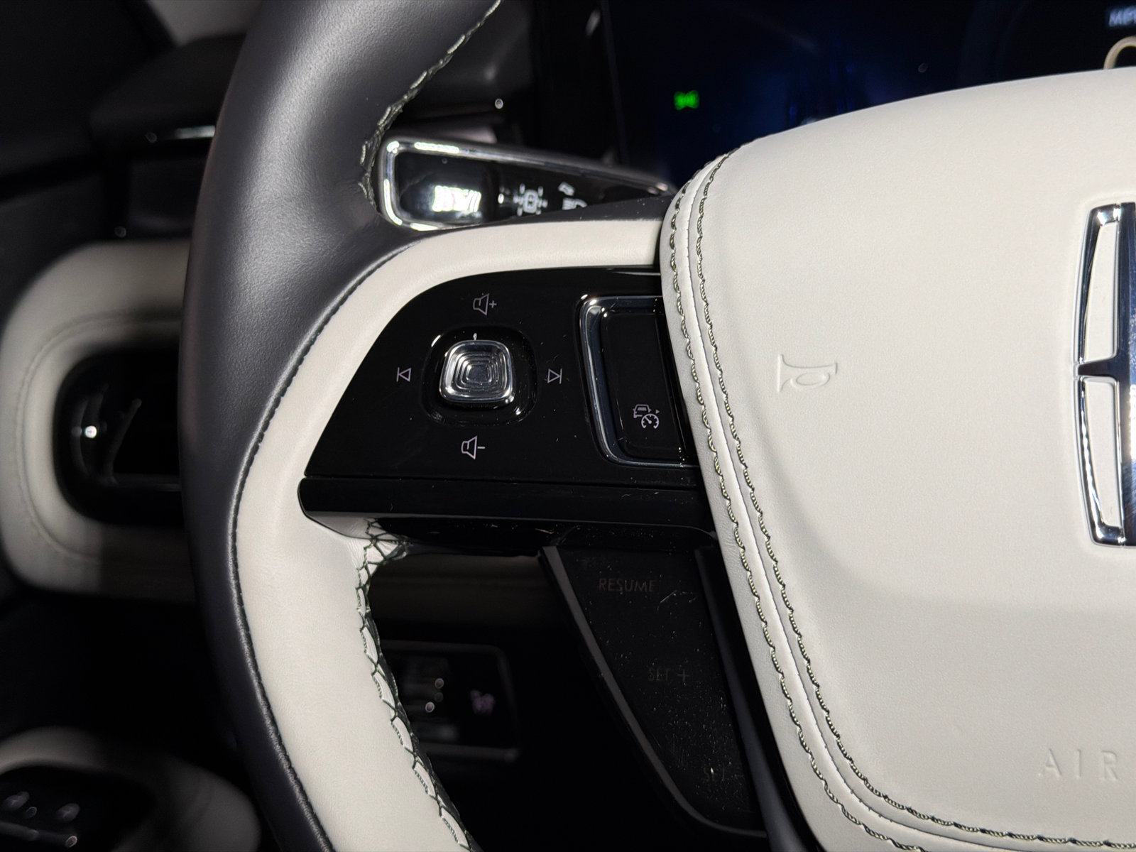 New 2027 Lincoln Aviator AWD image 26