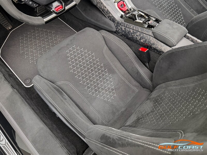 Used 2019 Lamborghini Huracan Performante AWD/4WD image 24
