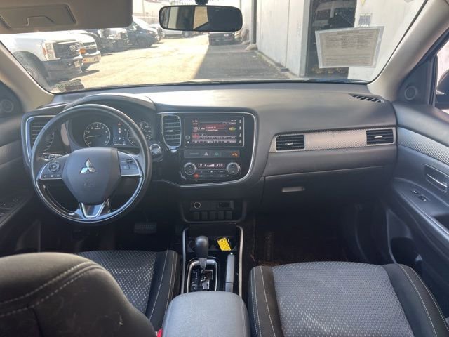 Used 2017 Mitsubishi Outlander SEL image 8