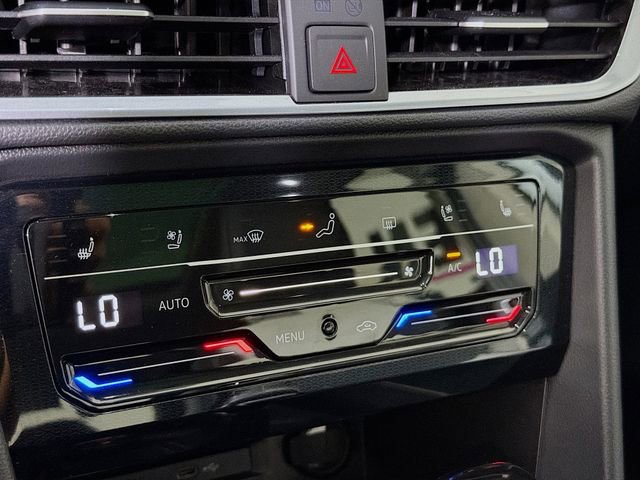 Used 2025 Volkswagen Taos SEL image 18