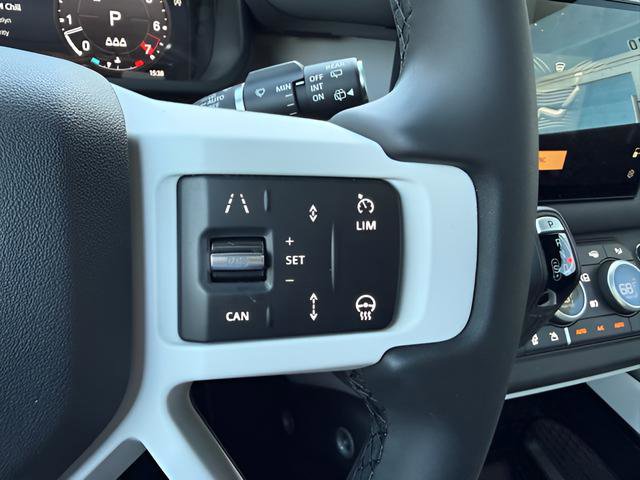 Certified 2025 Land Rover Defender 90 X-Dynamic SE image 24