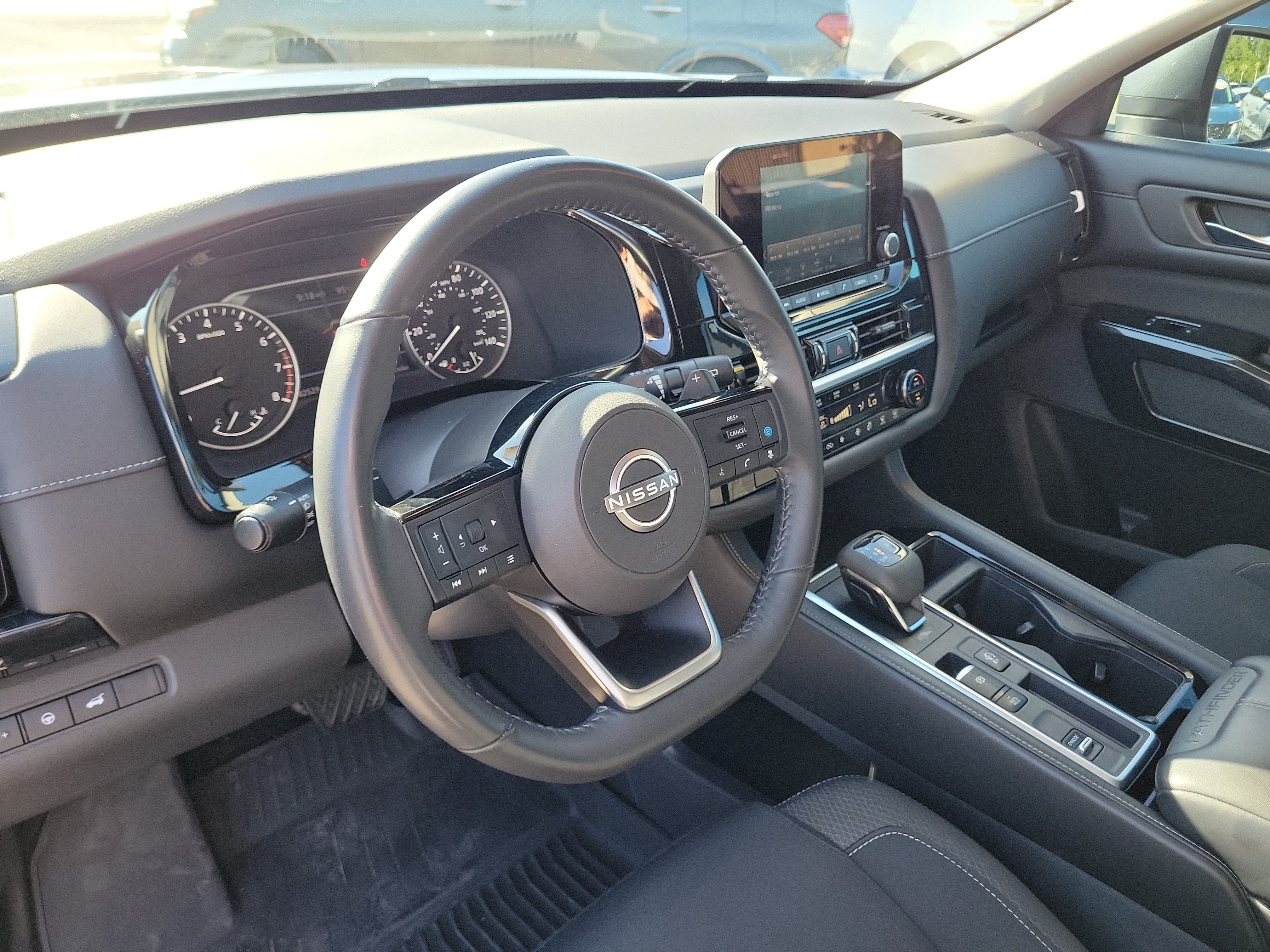 Used 2022 Nissan Pathfinder SV w/ SV Premium Package FWD image 24