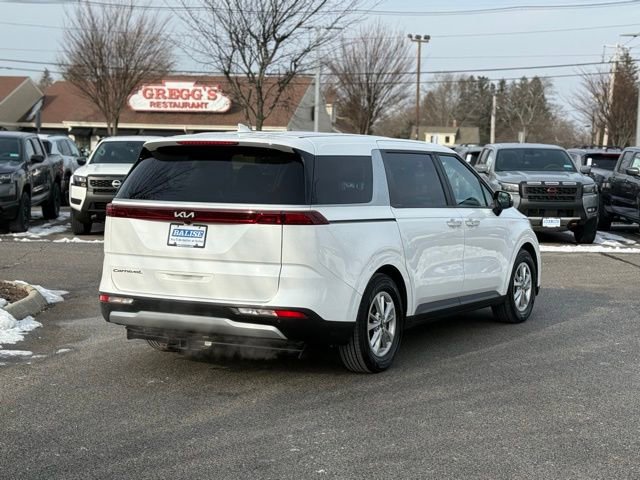 Used 2022 Kia Carnival LX image 5