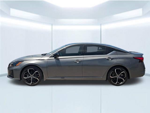 Used 2024 Nissan Altima 2.5 SR FWD image 2
