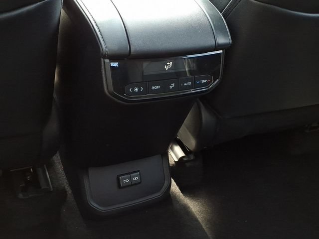 Used 2026 Toyota Highlander XLE AWD/4WD image 12