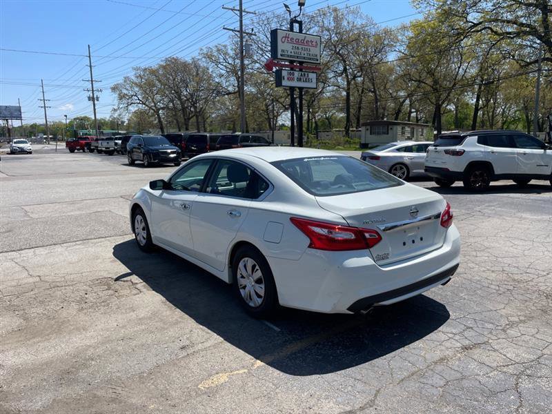 Used 2016 Nissan Altima 2.5 S w/ Power Driver Seat Package FWD image 7