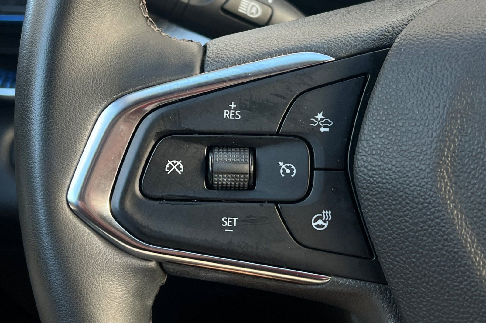 Used 2024 Chevrolet Trax LT w/ LT Convenience Package image 31