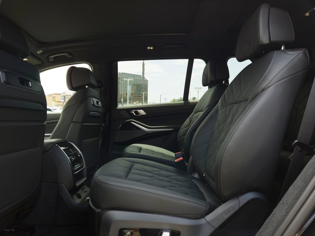 New 2027 BMW X7 xDrive40i w/ M Sport Package AWD/4WD image 8