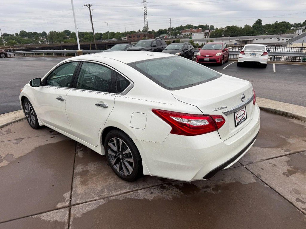Used 2017 Nissan Altima 2.5 SV w/ Convenience Package FWD image 8