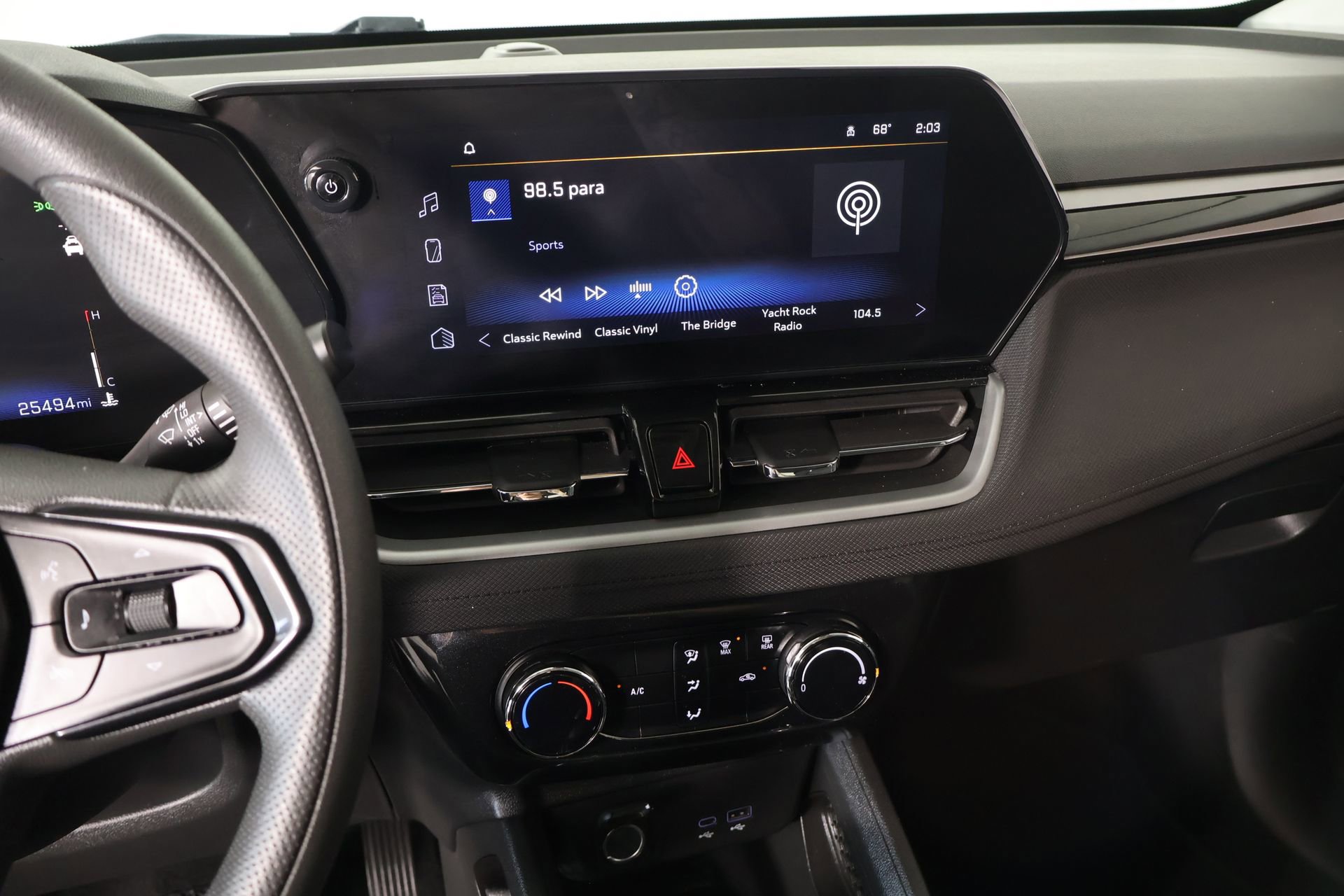 Used 2025 Chevrolet TrailBlazer LT AWD/4WD image 5