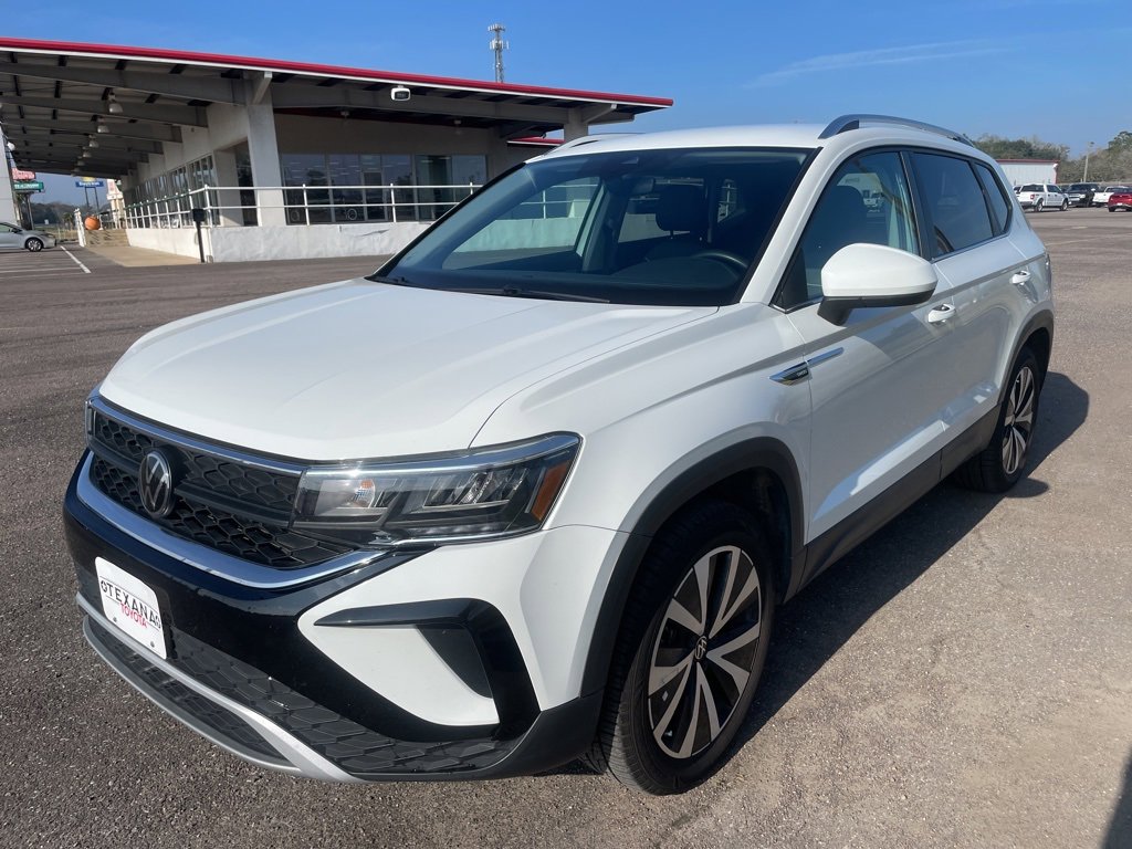 Used 2024 Volkswagen Taos SE image 3