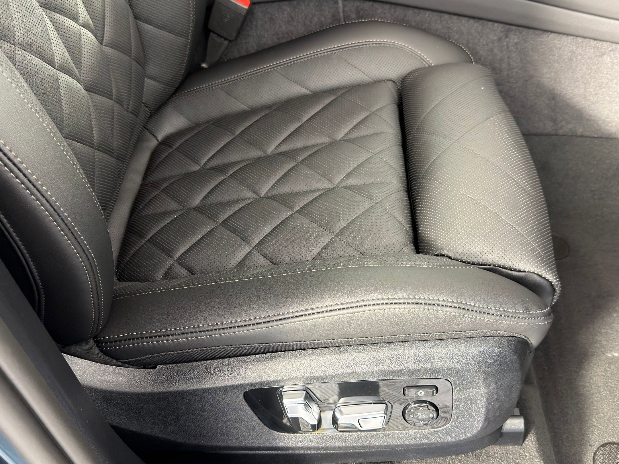 New 2026 BMW X5 sDrive40i image 33