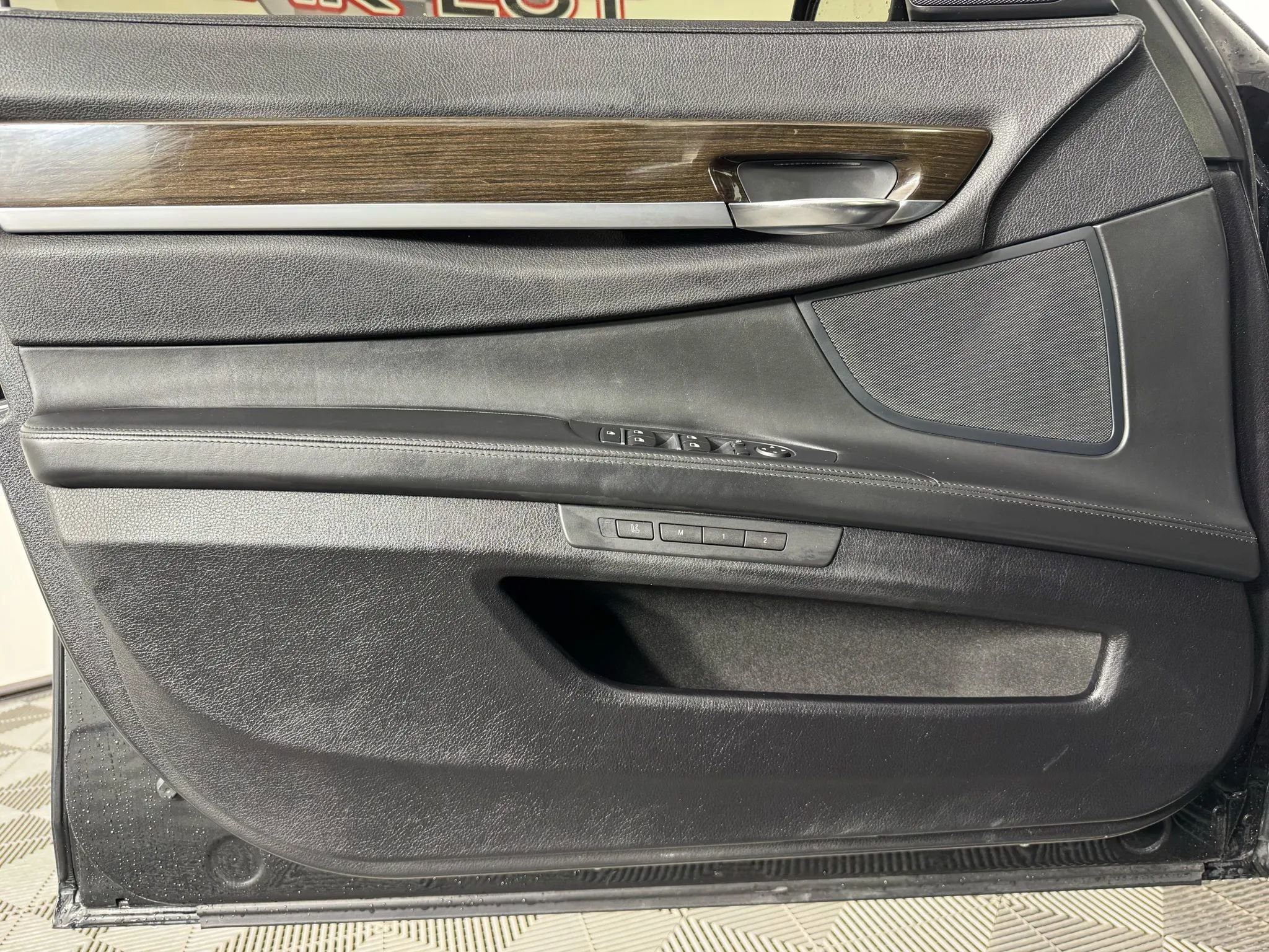 Used 2011 BMW 750Li xDrive image 38