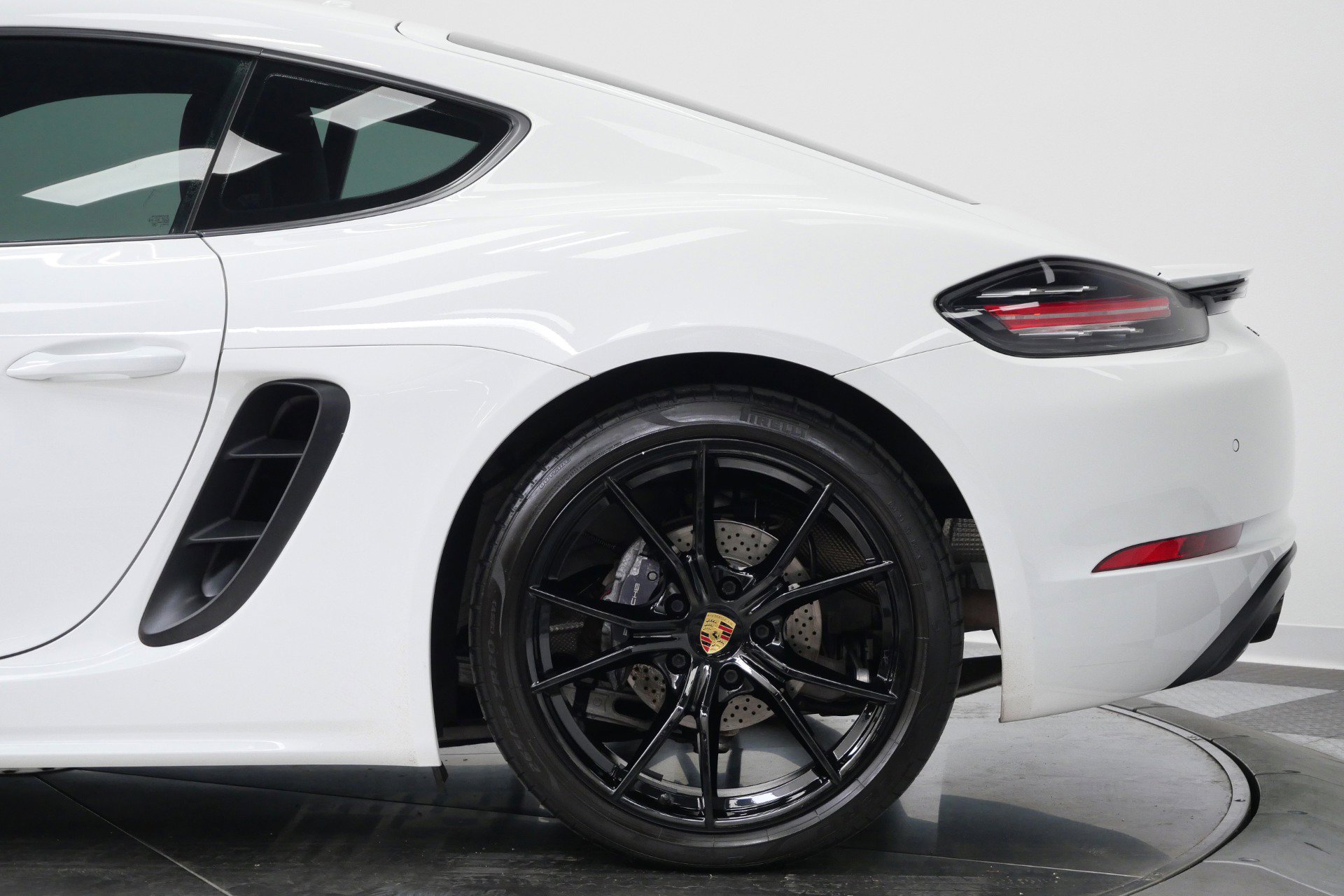 Used 2021 Porsche 718 Cayman RWD image 46