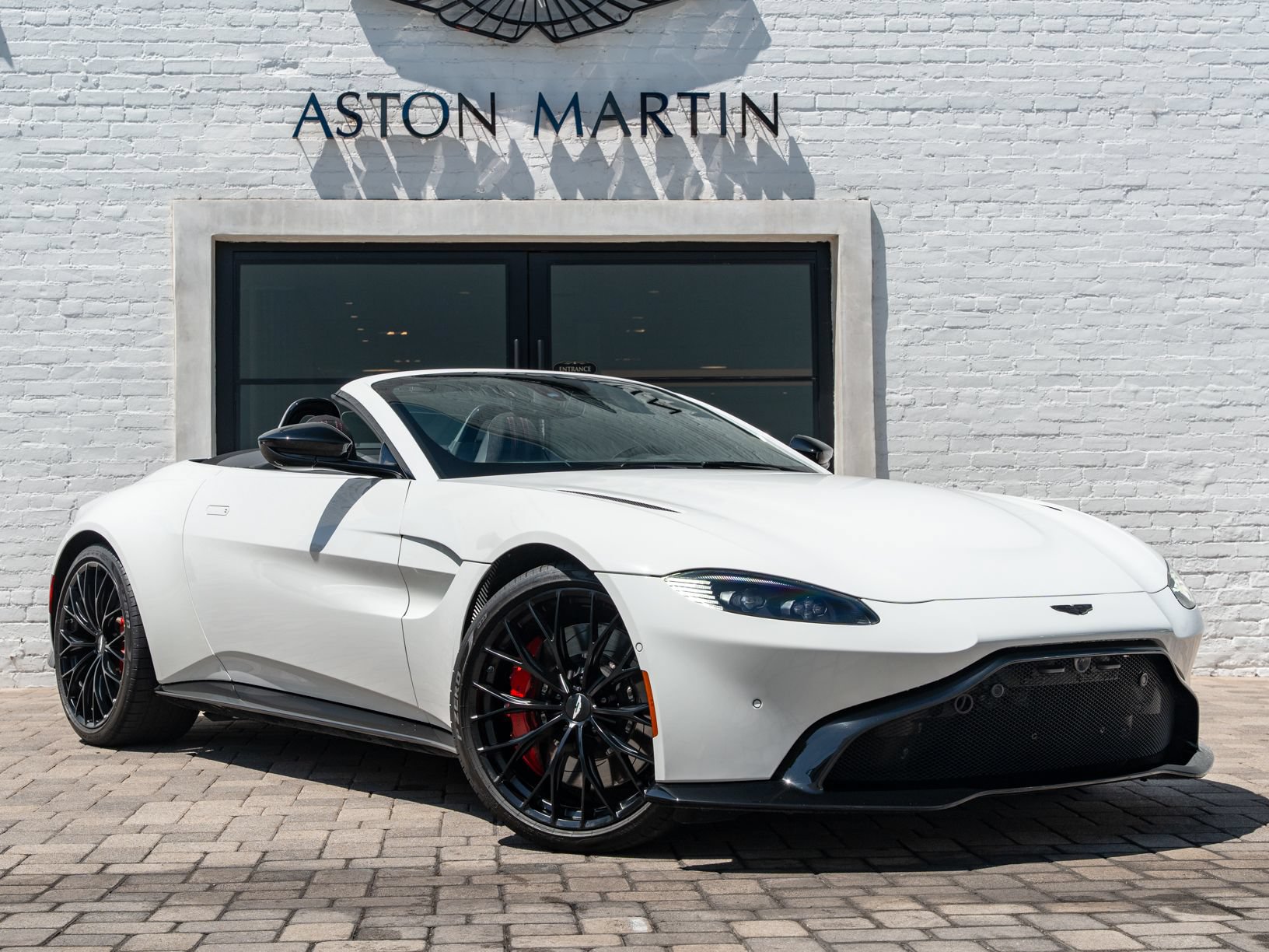 Used 2023 Aston Martin V8 Vantage Roadster RWD image 1