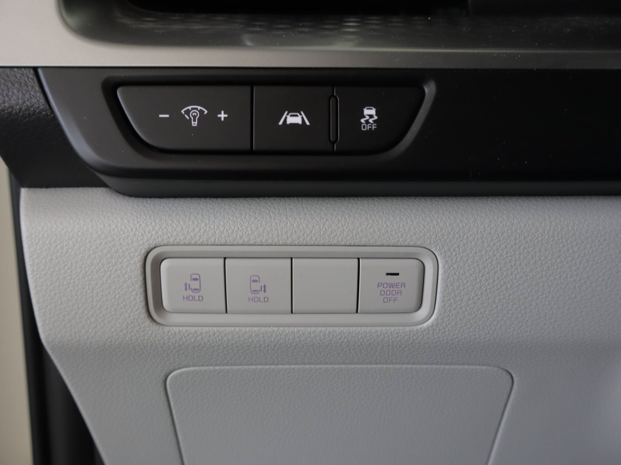 Used 2024 Kia Carnival LX FWD image 14