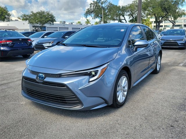 Used 2025 Toyota Corolla LE image 2