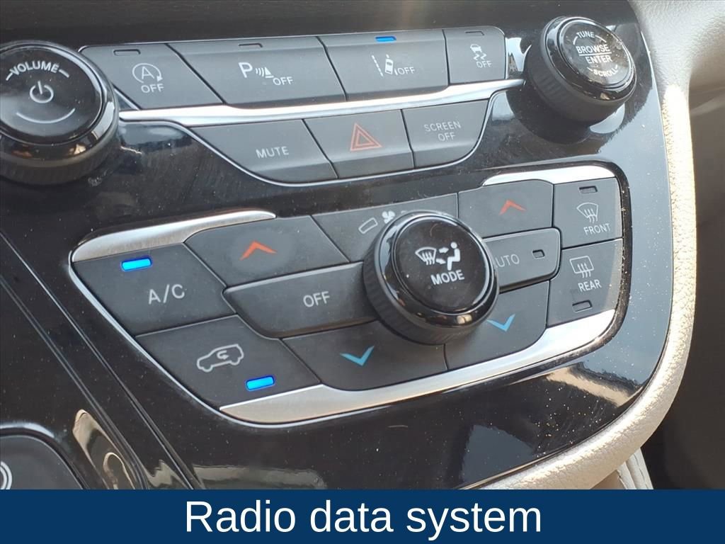 Used 2023 Chrysler Pacifica Limited image 6