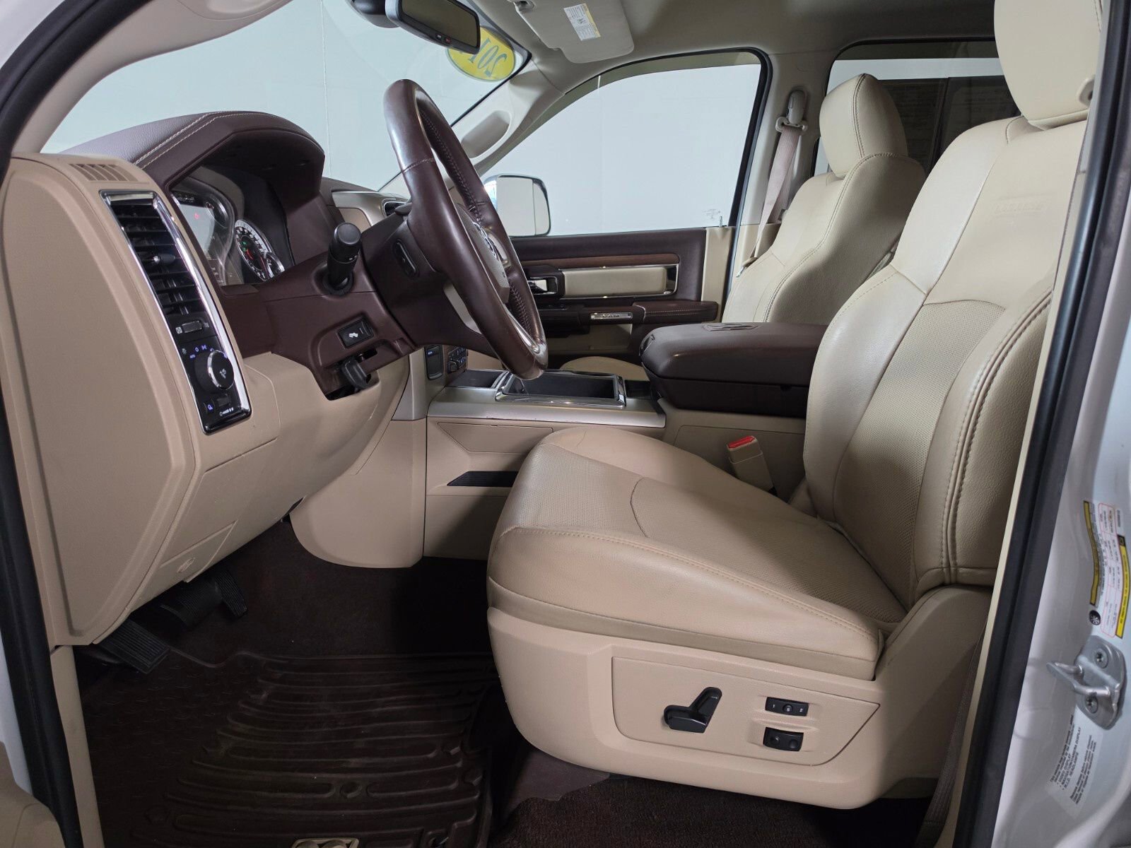 Used 2014 RAM 3500 Laramie AWD/4WD image 15