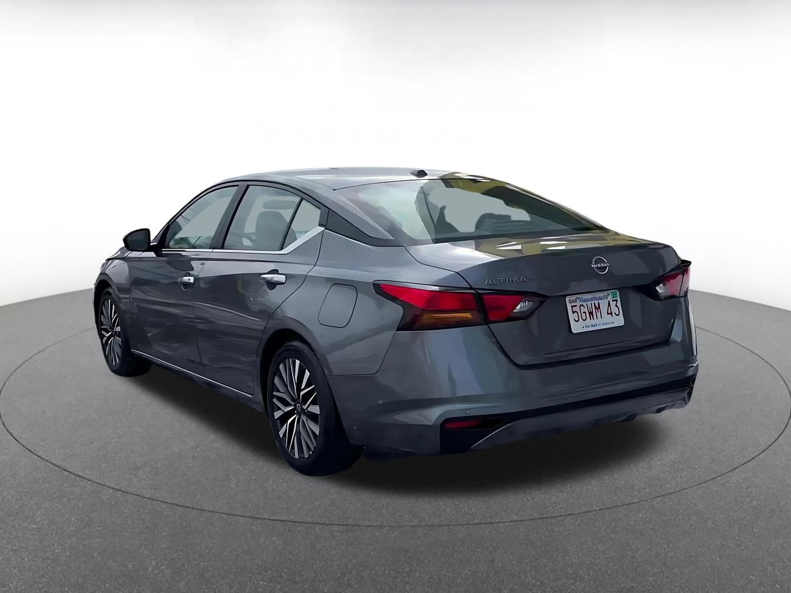 Used 2025 Nissan Altima 2.5 SV image 11