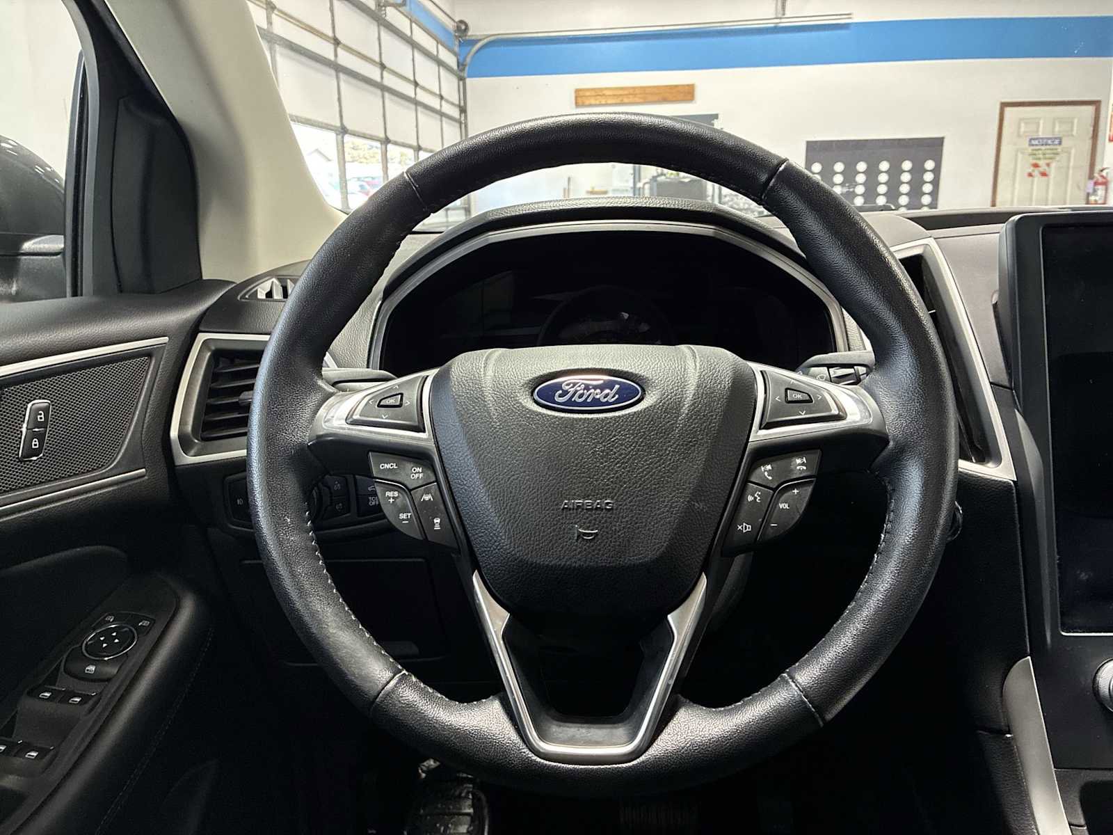 Used 2023 Ford Edge SEL w/ Convenience Package image 11