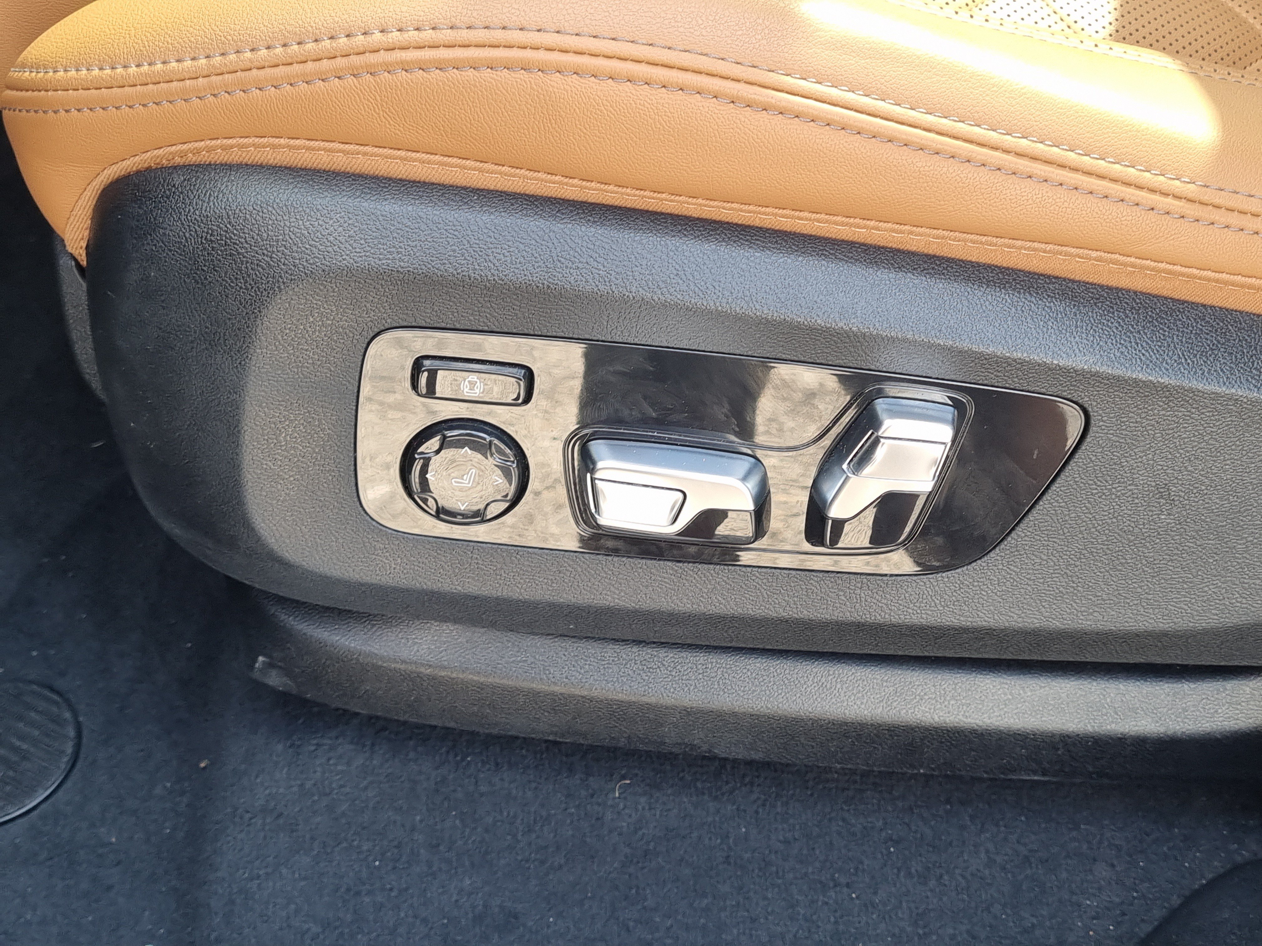 Used 2025 BMW X6 xDrive40i AWD/4WD image 25