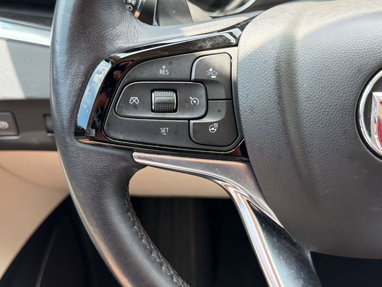 Used 2023 Buick Enclave Essence AWD/4WD image 14