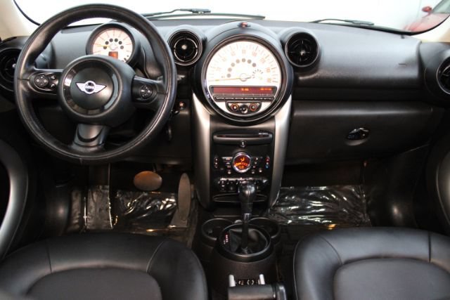 Used 2014 MINI Cooper Countryman FWD image 2