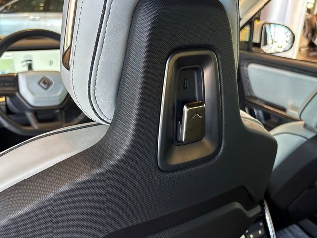 Used 2022 Rivian R1T Adventure image 11