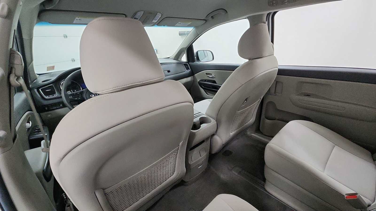 Used 2019 Kia Sedona L FWD image 25