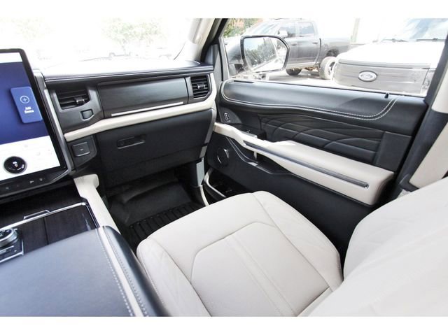 Used 2024 Ford Expedition Platinum RWD image 9