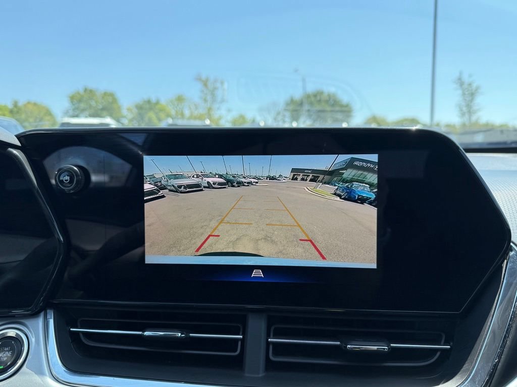 Used 2024 Chevrolet Trax LT w/ Driver Confidence Package FWD image 17
