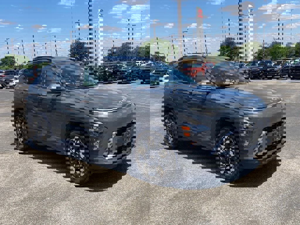 Used 2025 Hyundai Kona SEL image 3