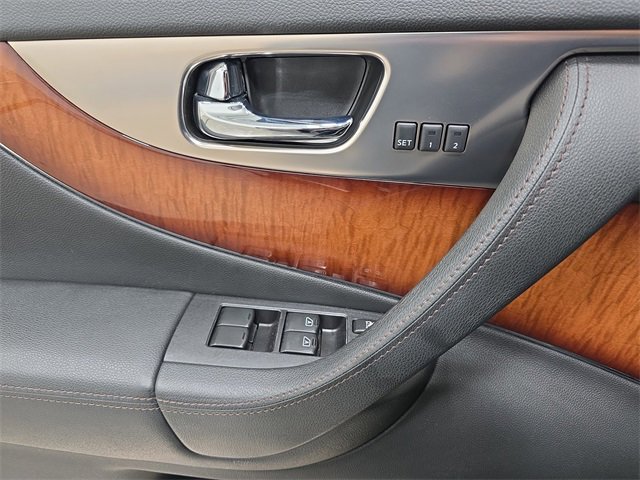 Used 2011 INFINITI FX35 AWD w/ Premium Pkg image 28