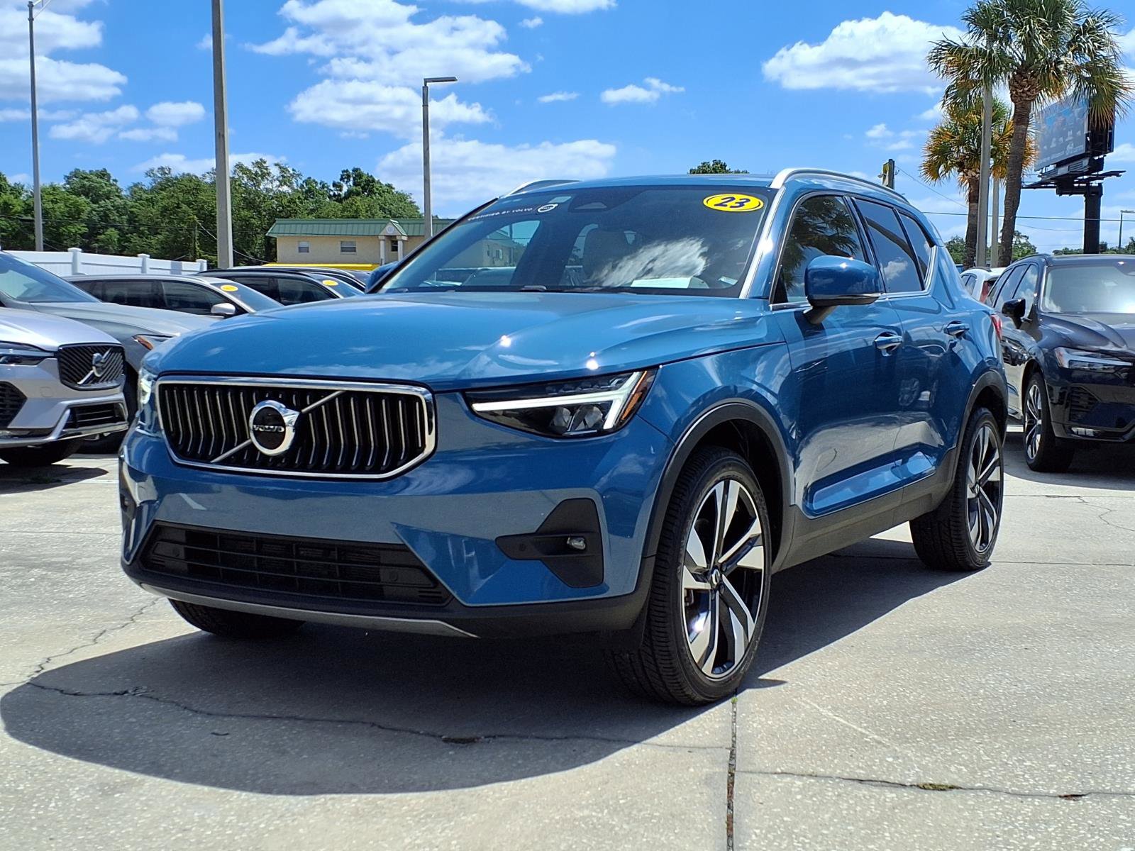 Certified 2023 Volvo XC40 B5 Plus AWD/4WD image 3
