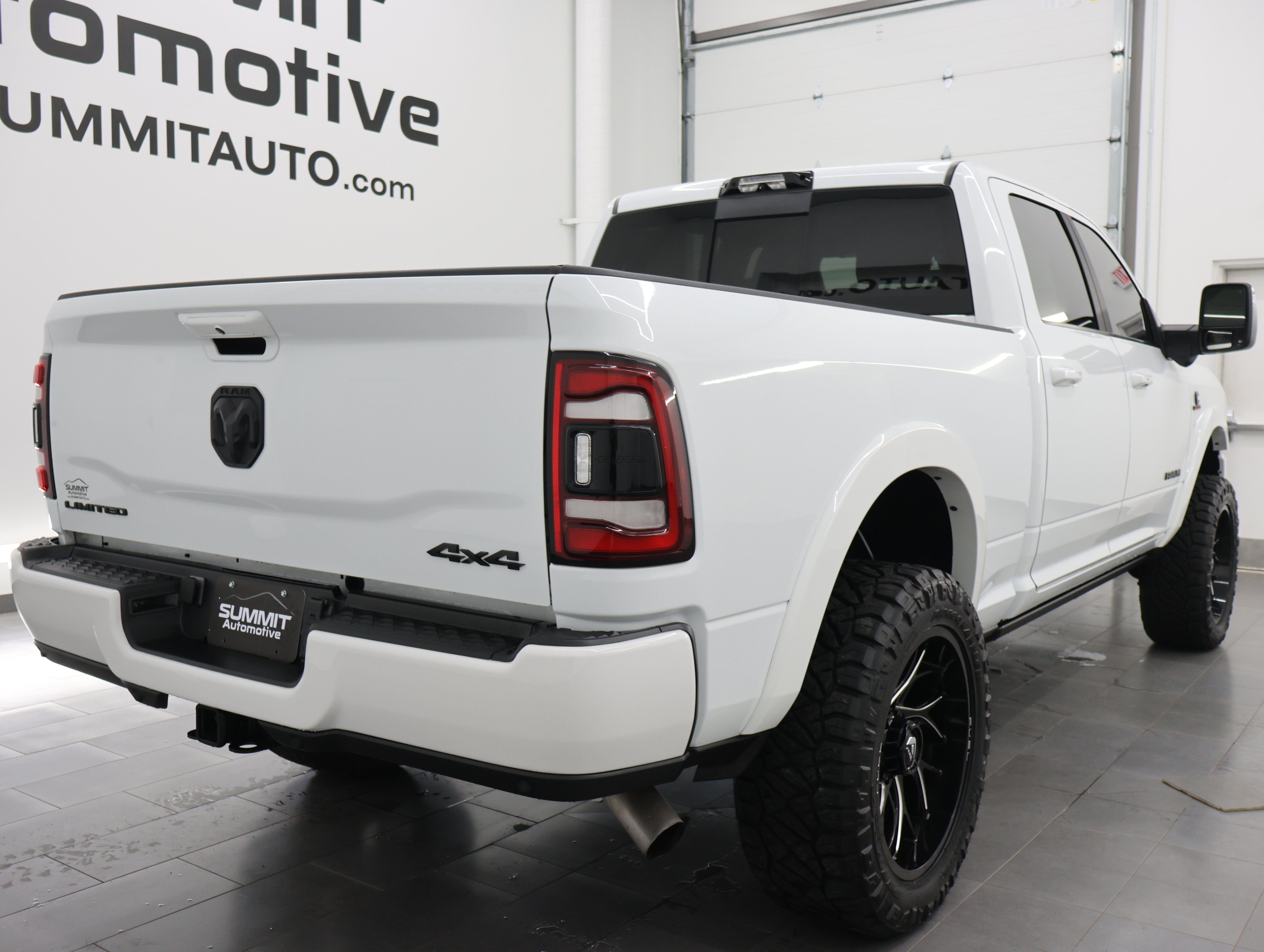 Used 2023 RAM 2500 Limited AWD/4WD image 4