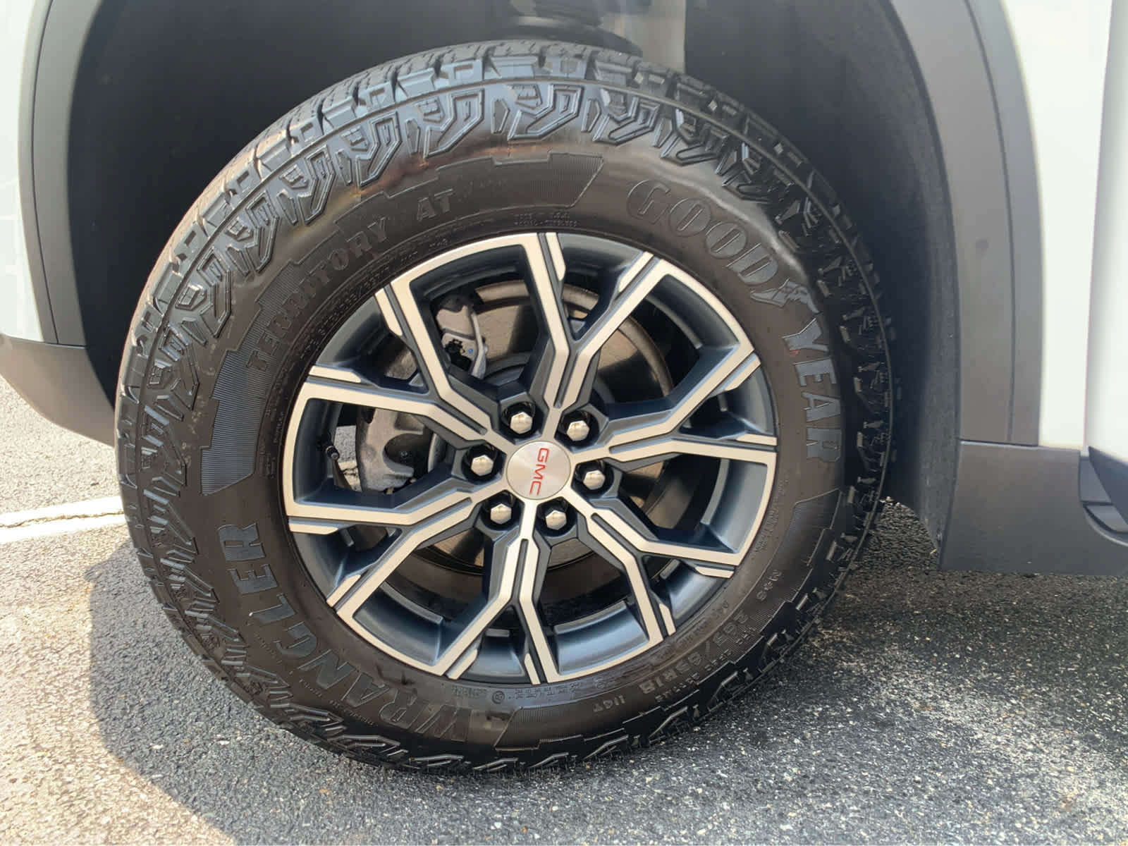 Used 2025 GMC Acadia AT4 AWD/4WD image 8