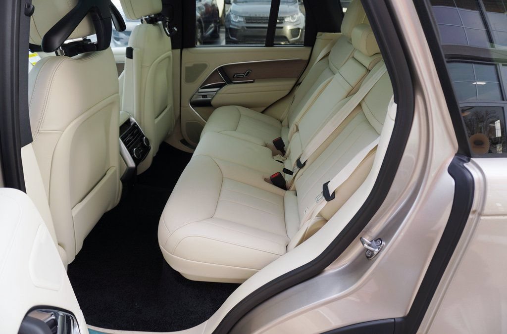 Used 2026 Land Rover Range Rover SE AWD/4WD image 32