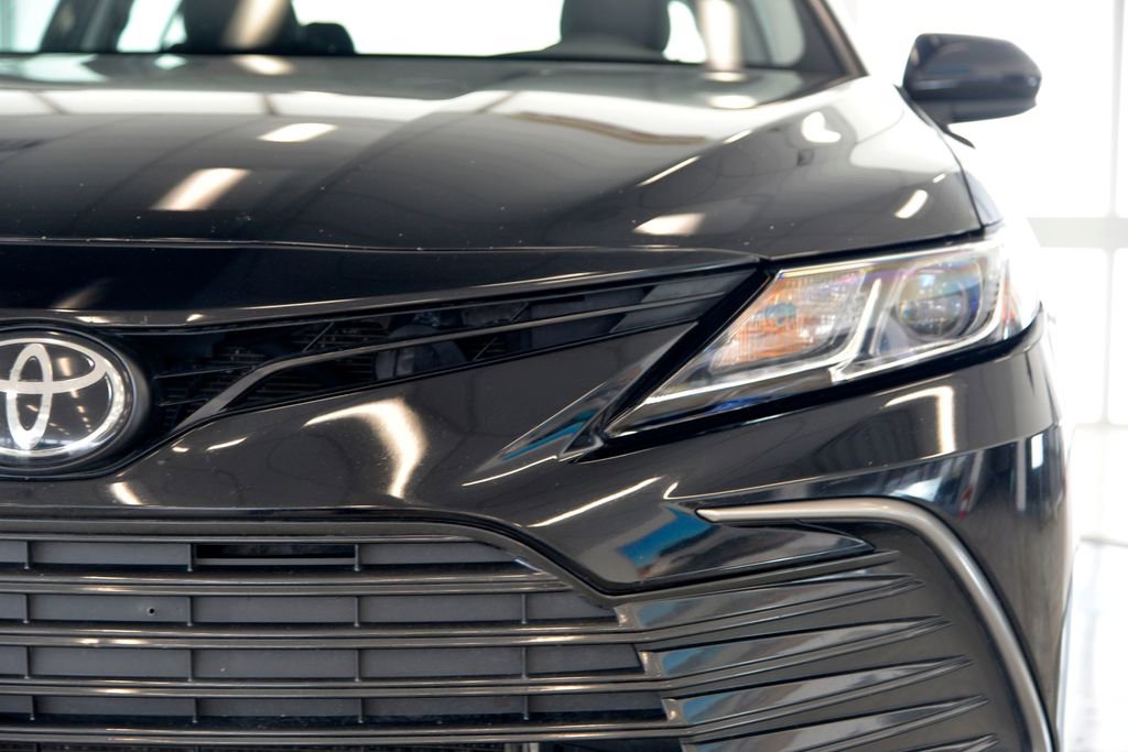 Used 2022 Toyota Camry LE AWD/4WD image 11
