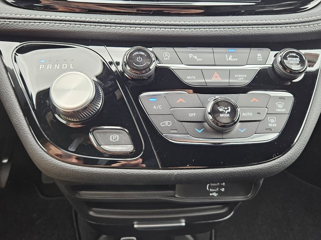New 2026 Chrysler Pacifica Select w/ S Appearance Package FWD image 19