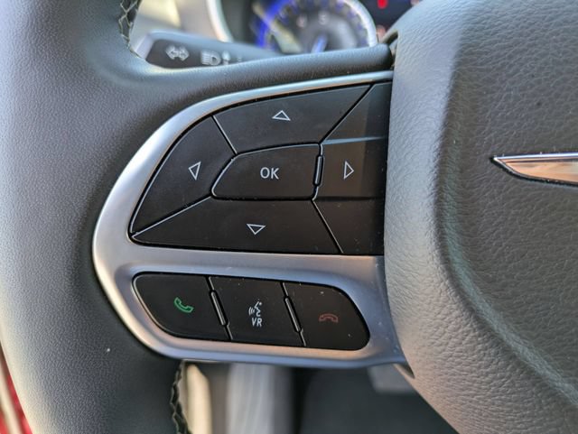 Used 2025 Chrysler Pacifica Select FWD image 10