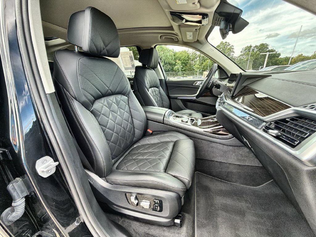 Used 2024 BMW X7 xDrive40i AWD/4WD image 22
