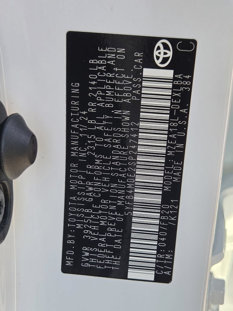 Used 2025 Toyota Corolla LE FWD image 30
